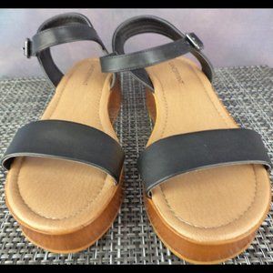 Lane Bryant wide size 8 sandals.